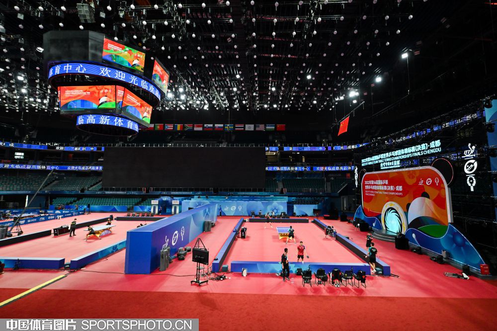 劳塔罗飞铲罗伯逊染黄，国米战利物浦上半场13分钟现争议